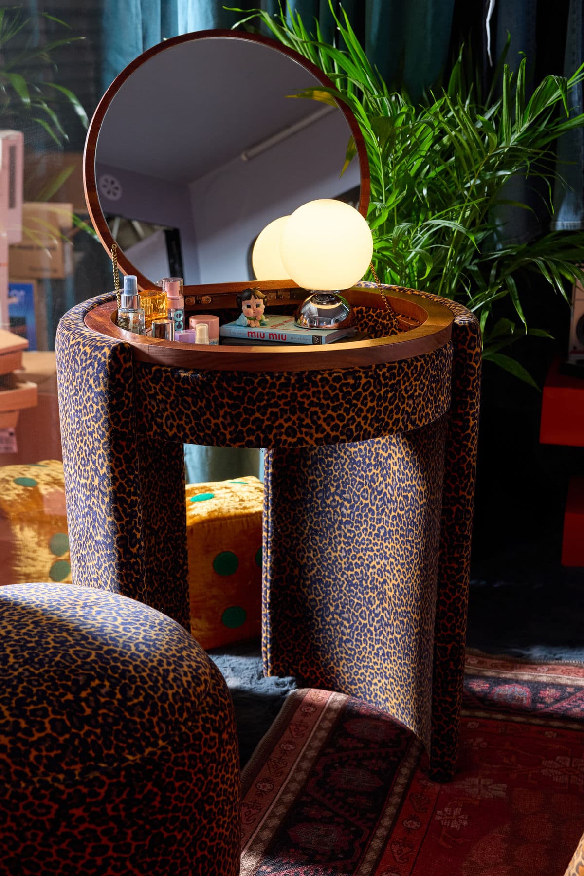 Signature Leopard Compact Beauty Station